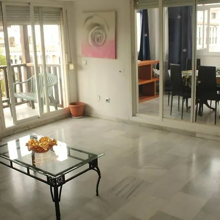 Deluxe Center Pool Апартаменты *